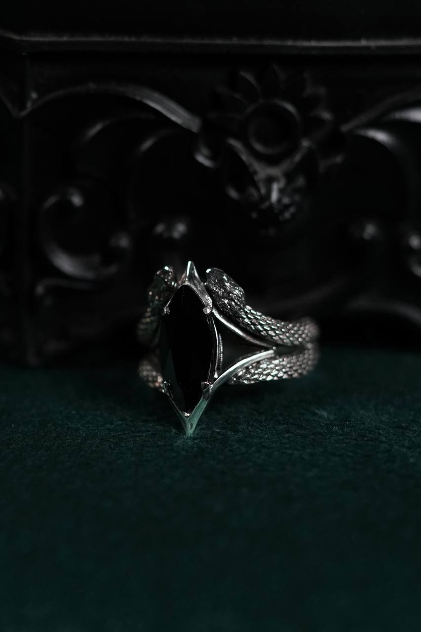 Срібна каблучка з моріоном «Marquise» та зміями Срібна каблучка з моріоном «Marquise» та зміями