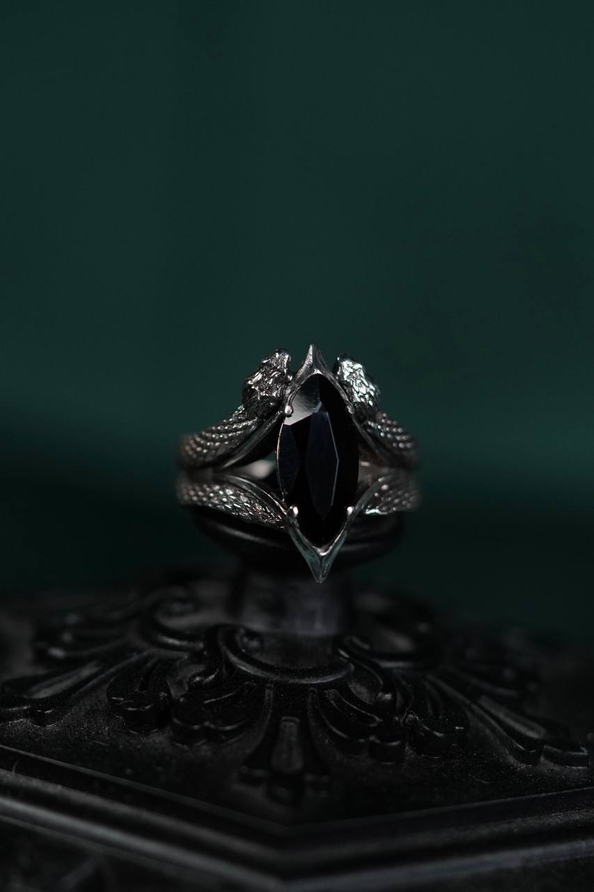 Срібна каблучка з моріоном «Marquise» та зміями Срібна каблучка з моріоном «Marquise» та зміями